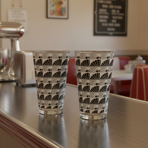 BM2-Casa 'The Image Guru' Shaker Pint Glass